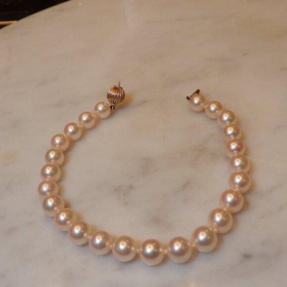 Akoya Salt Water Pearl Bracelet with 14K Yellow Gold Closure - Picture 2 of 7